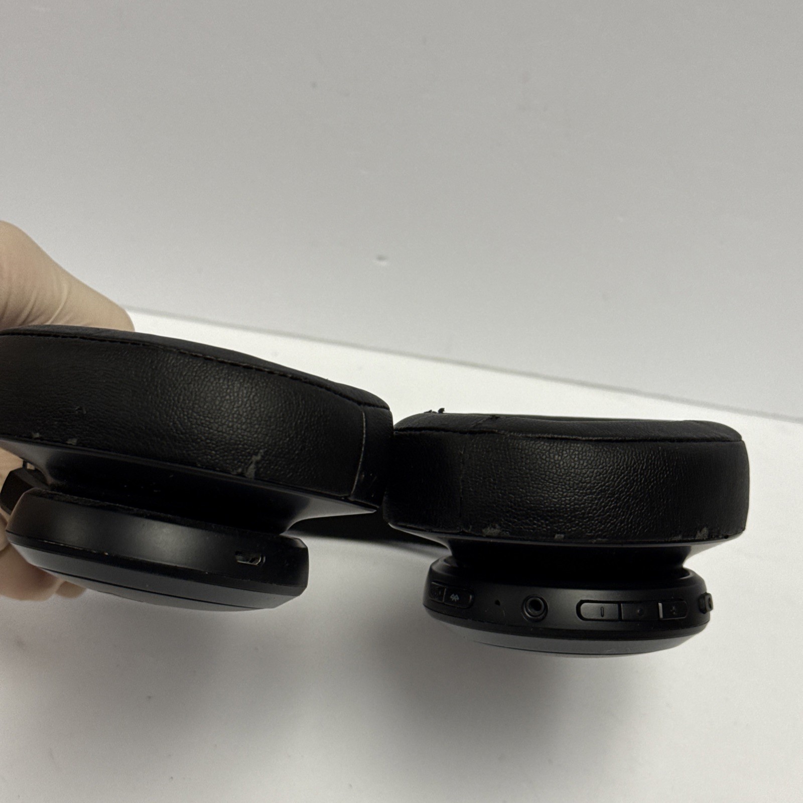 JBL Live 500BT Over-the-Ear Wireless Bluetooth Headphones (Needs Pads)