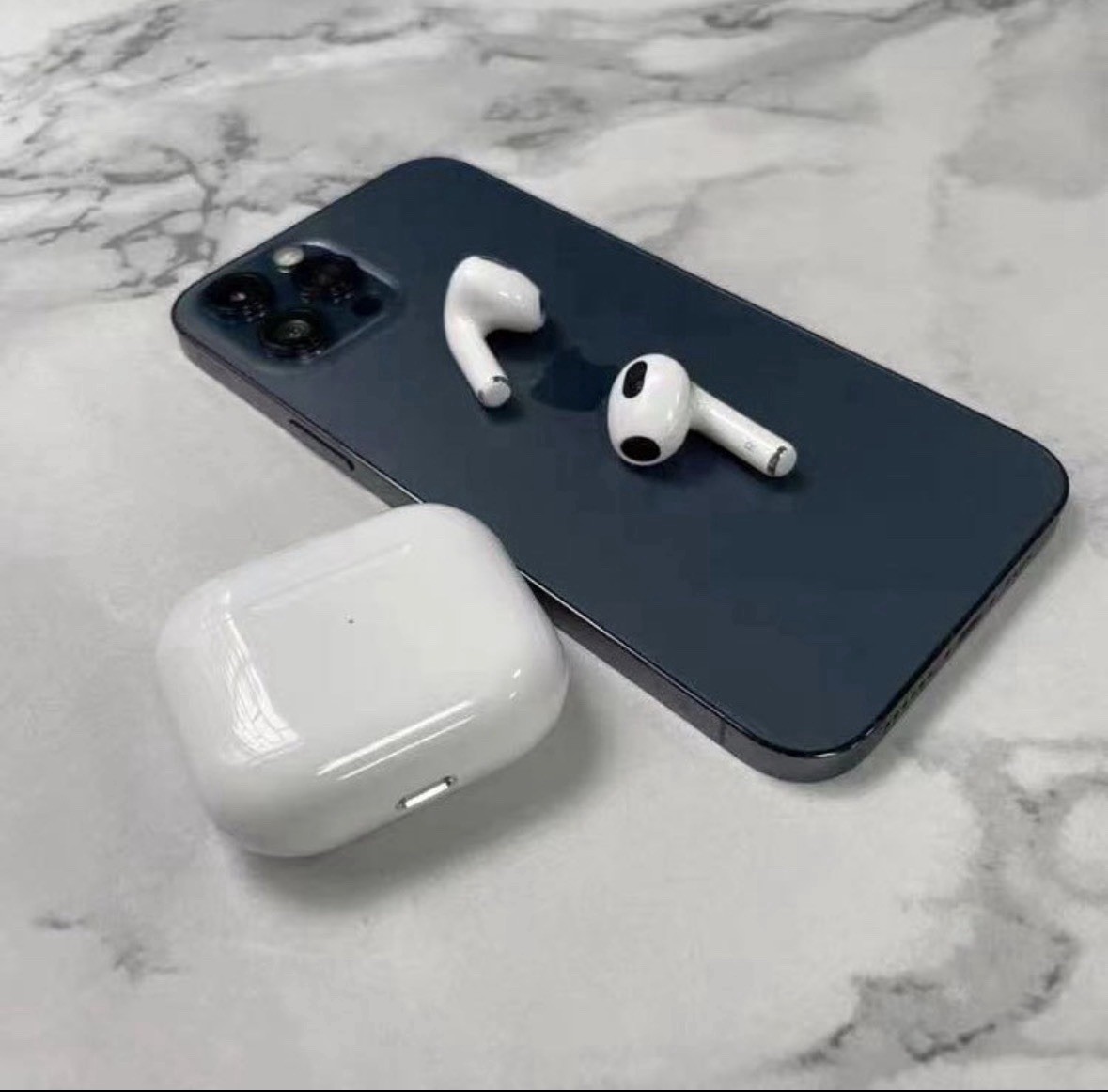 Apple AirPods 3rd Gen White Earbuds ANC Spatial Audio w/ Case