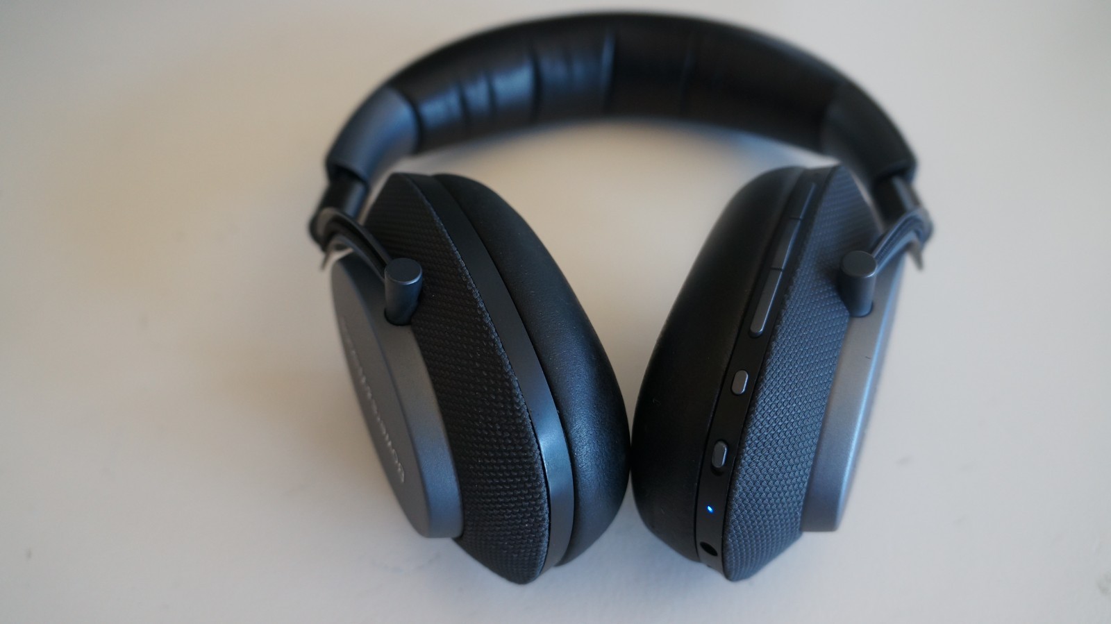 Bowers & Wilkins Headphones PX – Good working.