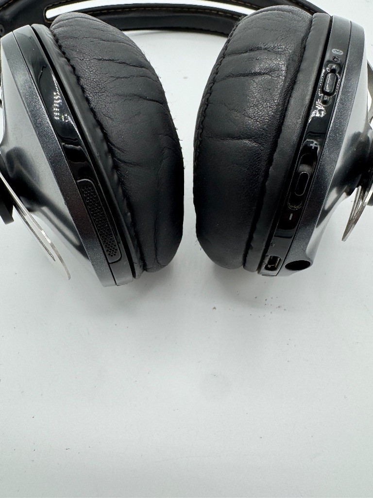 Sennheiser Momentum 2.0 Wireless Bluetooth Over-Ear Headphones Black – For Parts