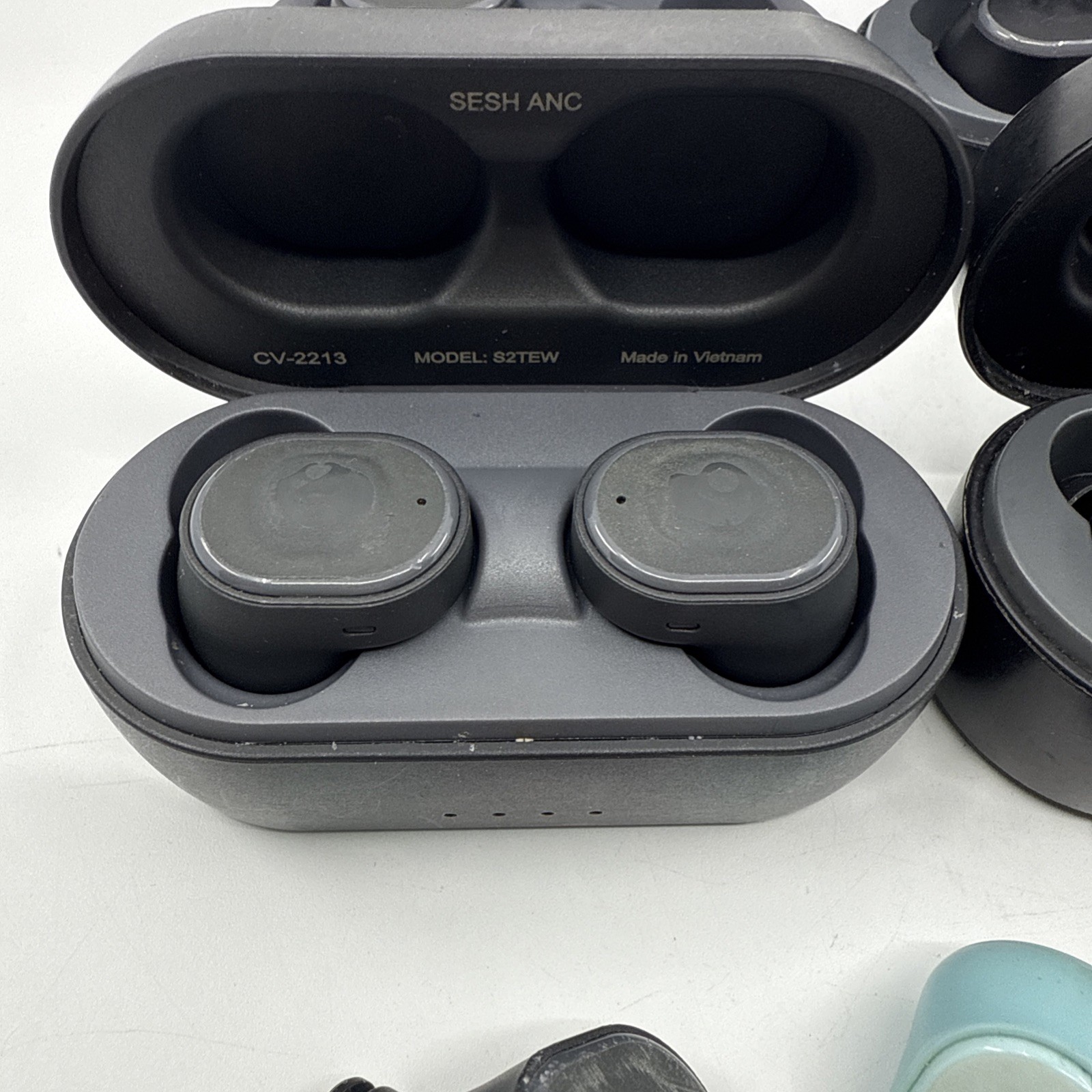 Skullcandy Earbud LOT OF 4 Sesh Evo + Sesh Anc + 3 earbuds 3 Complete