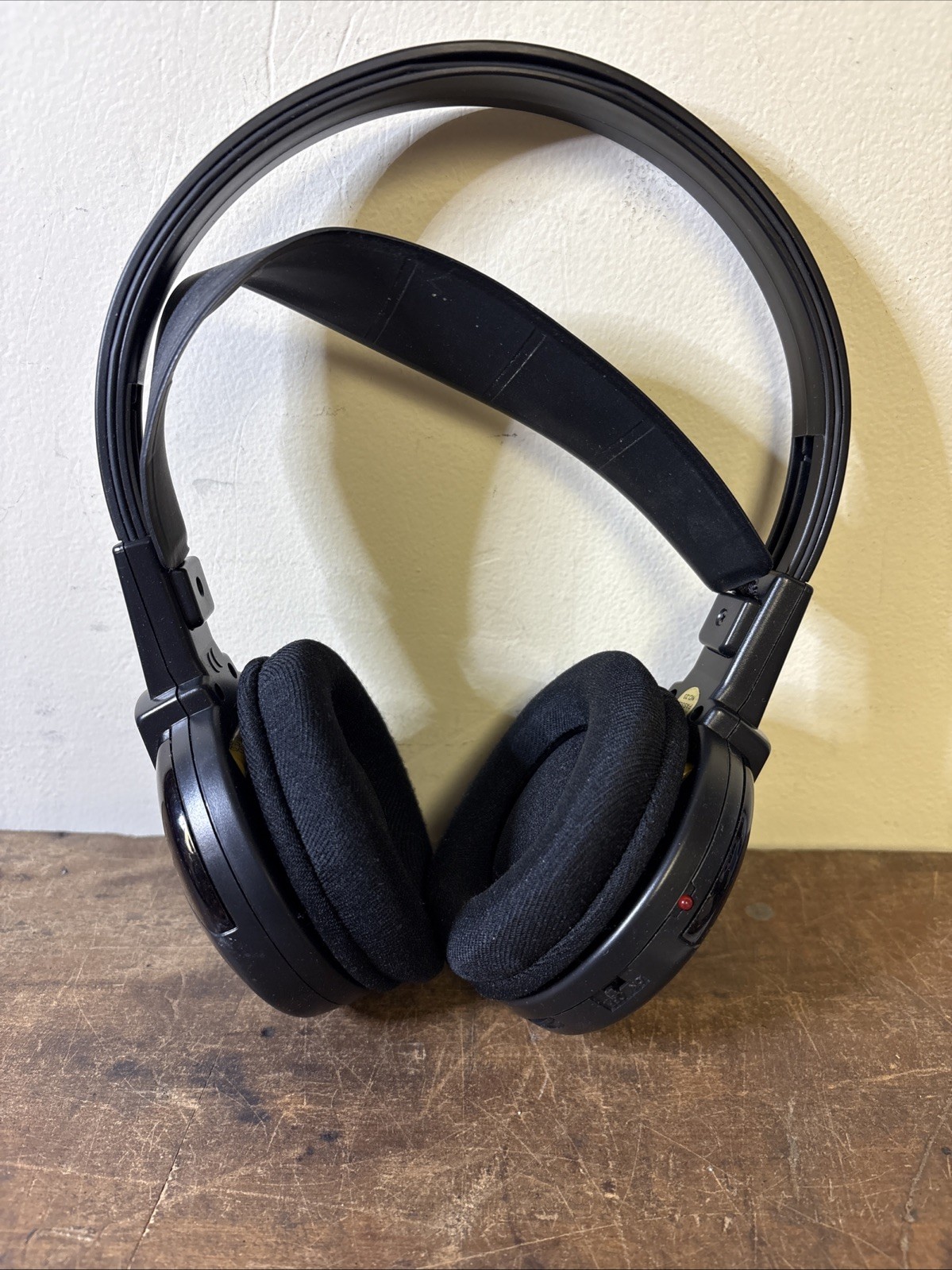 RCA Wireless Headphones- WHR120RS- Infrared, 25 Ft, Lightweight, Adjustable