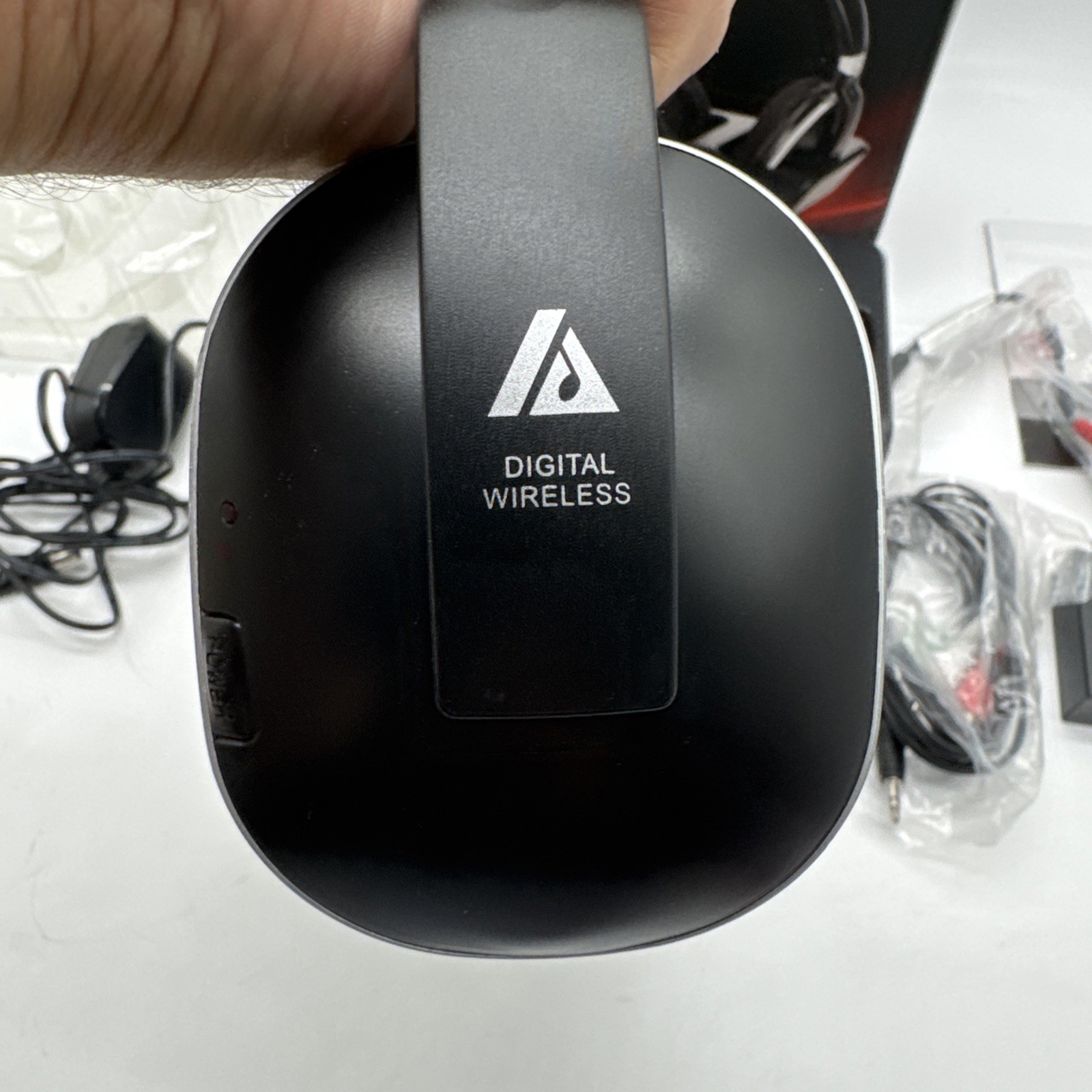 Artiste TV 2.4GHZ RF Wireless Over Ear Digital Stereo Headset w/Dock Working