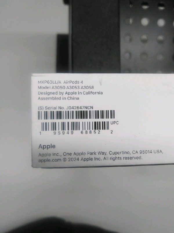 Apple AirPods 4 ‎‎MXP63LL/A Earbuds Bluetooth Active Noise Cancelling – White