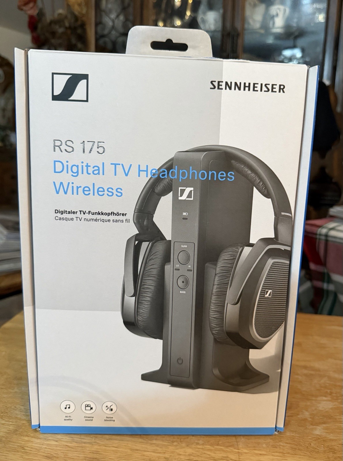 Sennheiser RS175 Wireless RF Over-Ear Headphones w Transmitter Charging Dock