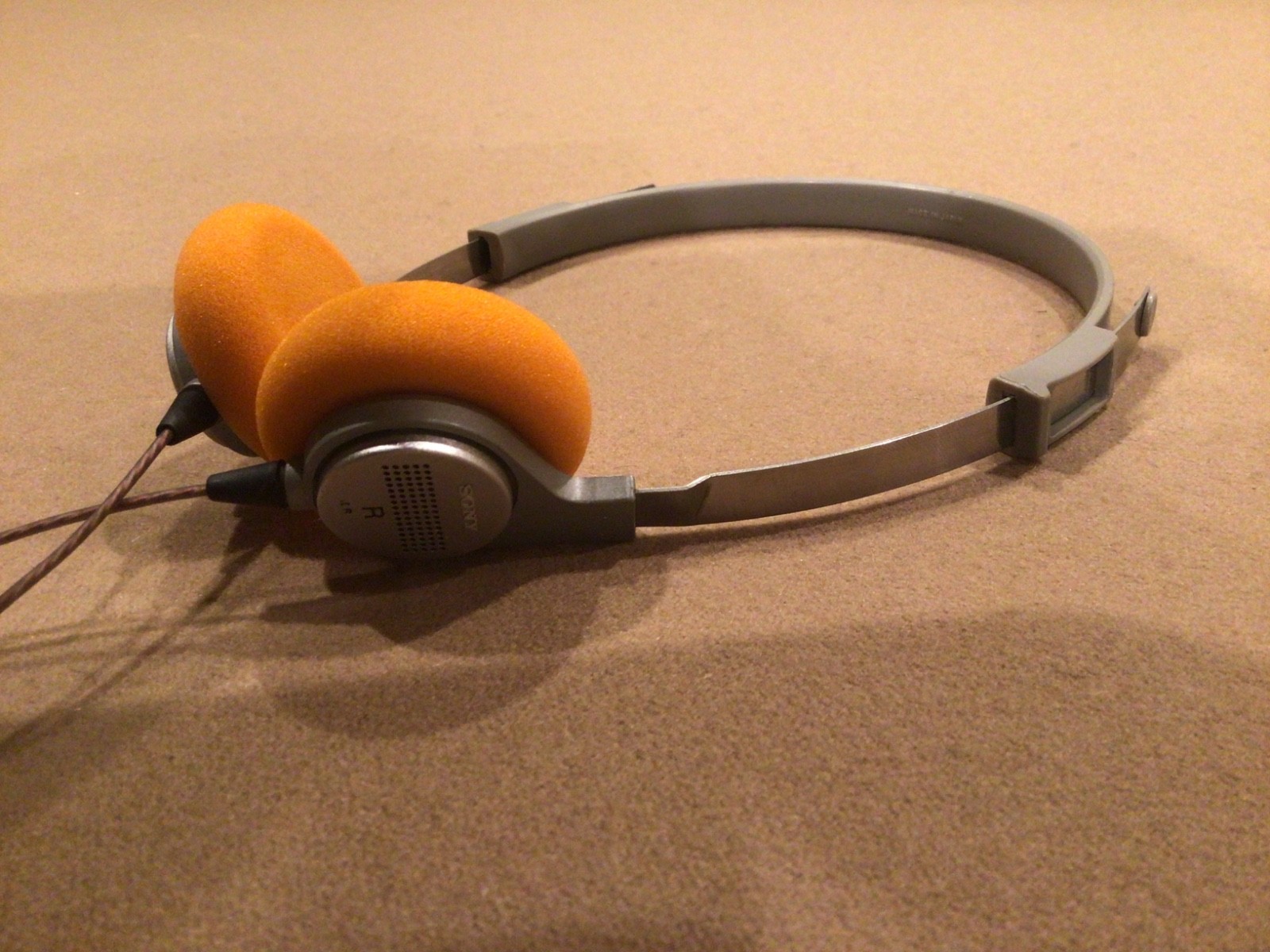 Iconic 1979 Sony MDR-3L2 Headphones: Sound Great with New Ear Pads and Cord