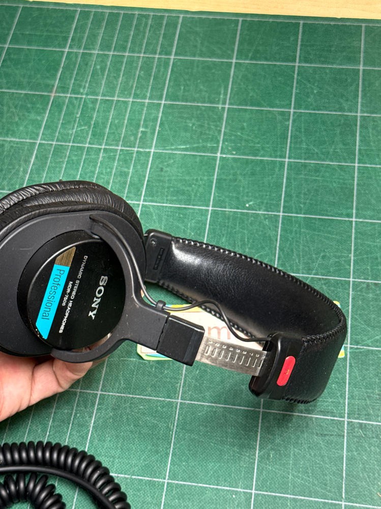 Sony MDR-7506 Professional Wired On-Ear Headphones Black MDR-7506 FLAWLESS EUC
