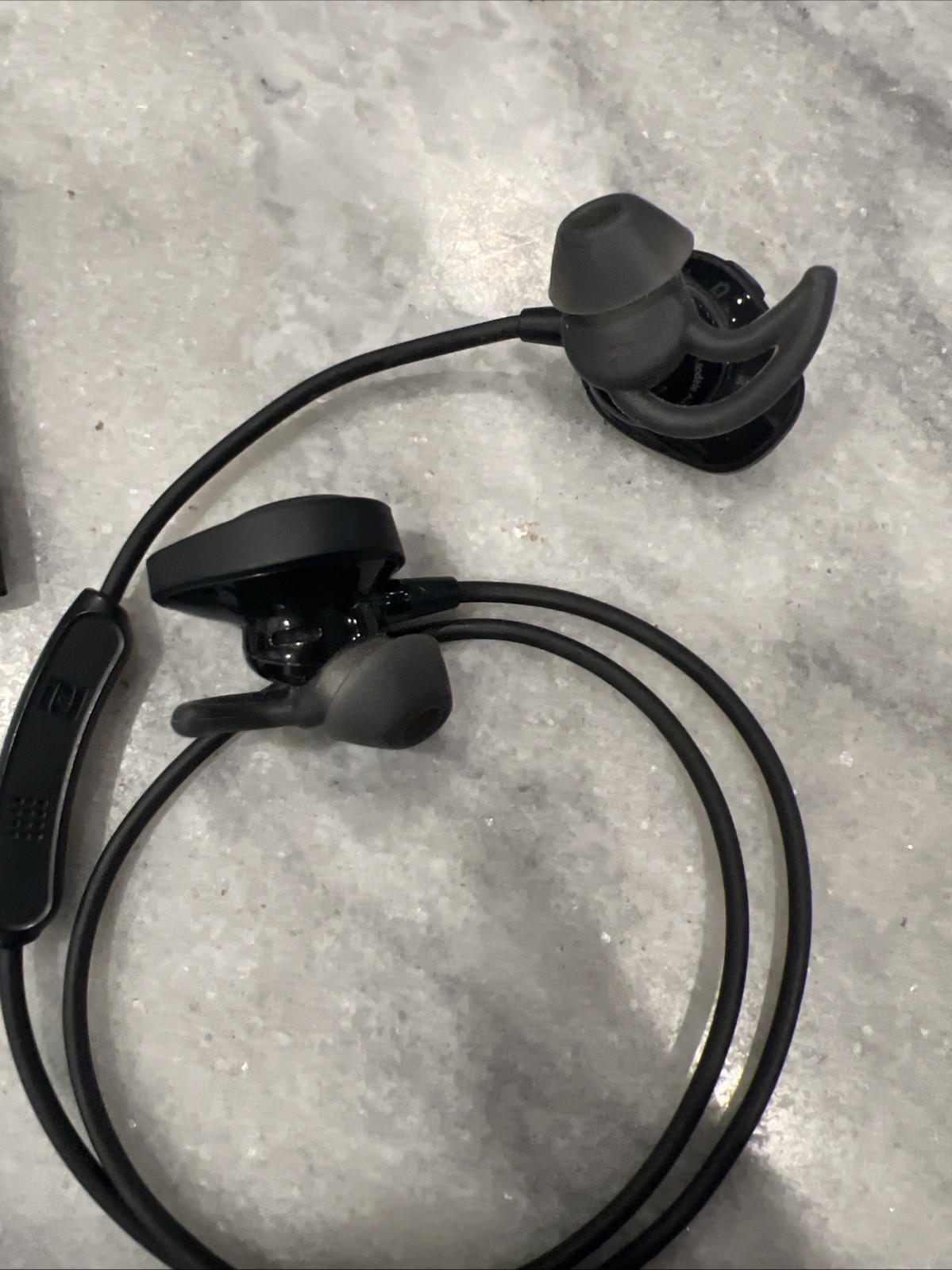 Bose SoundSport 7417760010 In-ear Charcoal Black Headphones – FREE SHIPPING