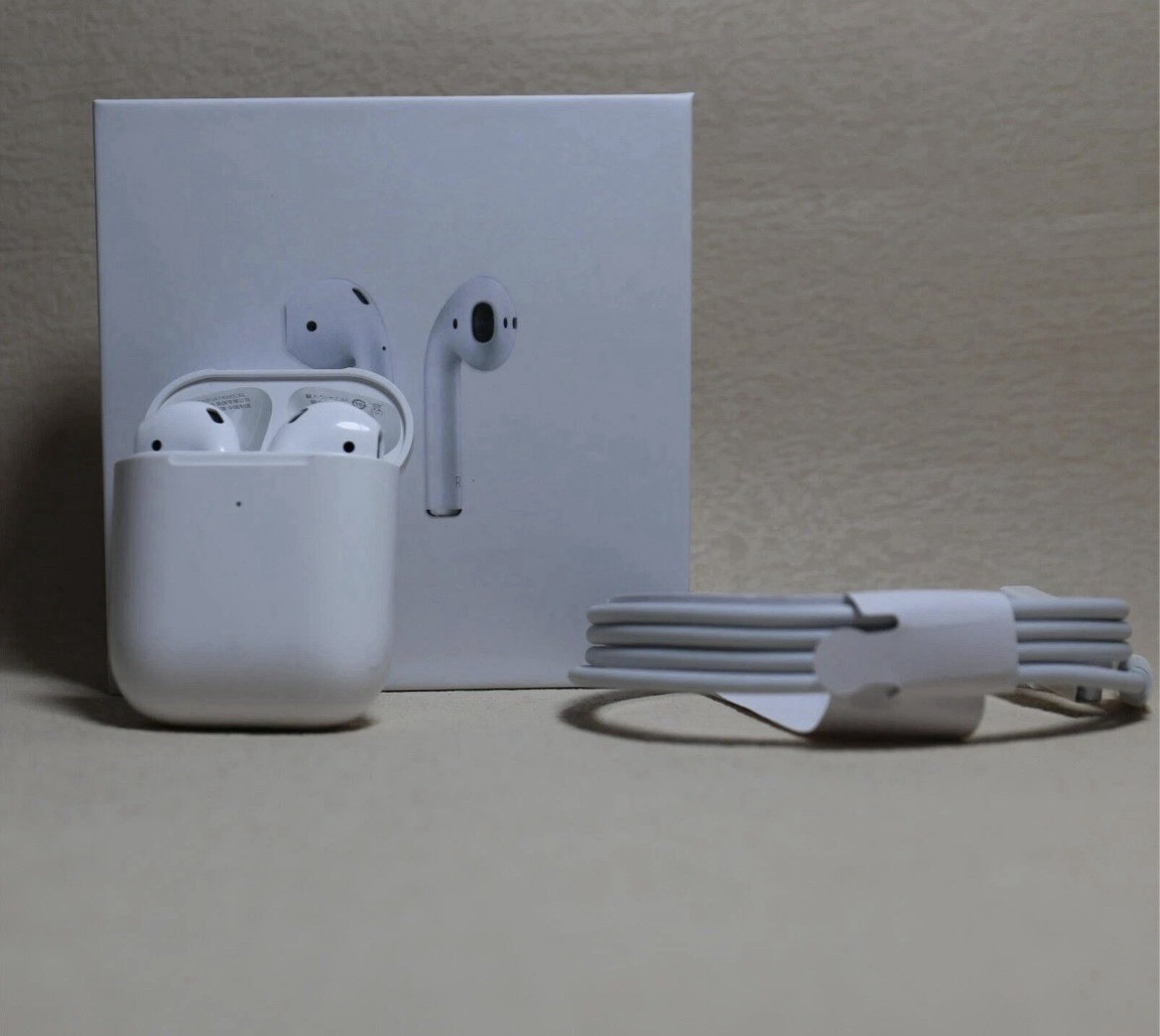 Apple AirPods Bluetooth Wireless In-Ear Earbuds Built-In Mic Charging Case