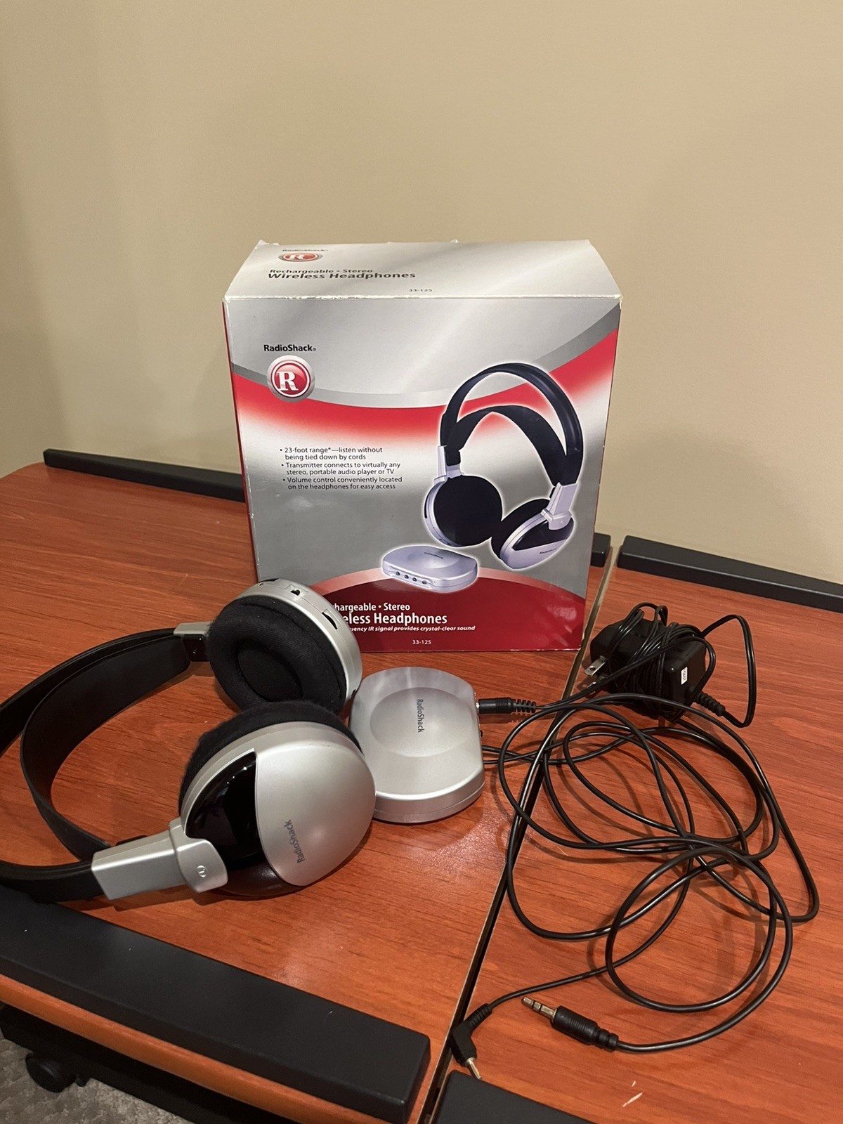 Radio Shack – Rechargeable Stereo Wireless Headphones w/ Transmitter (33-125)