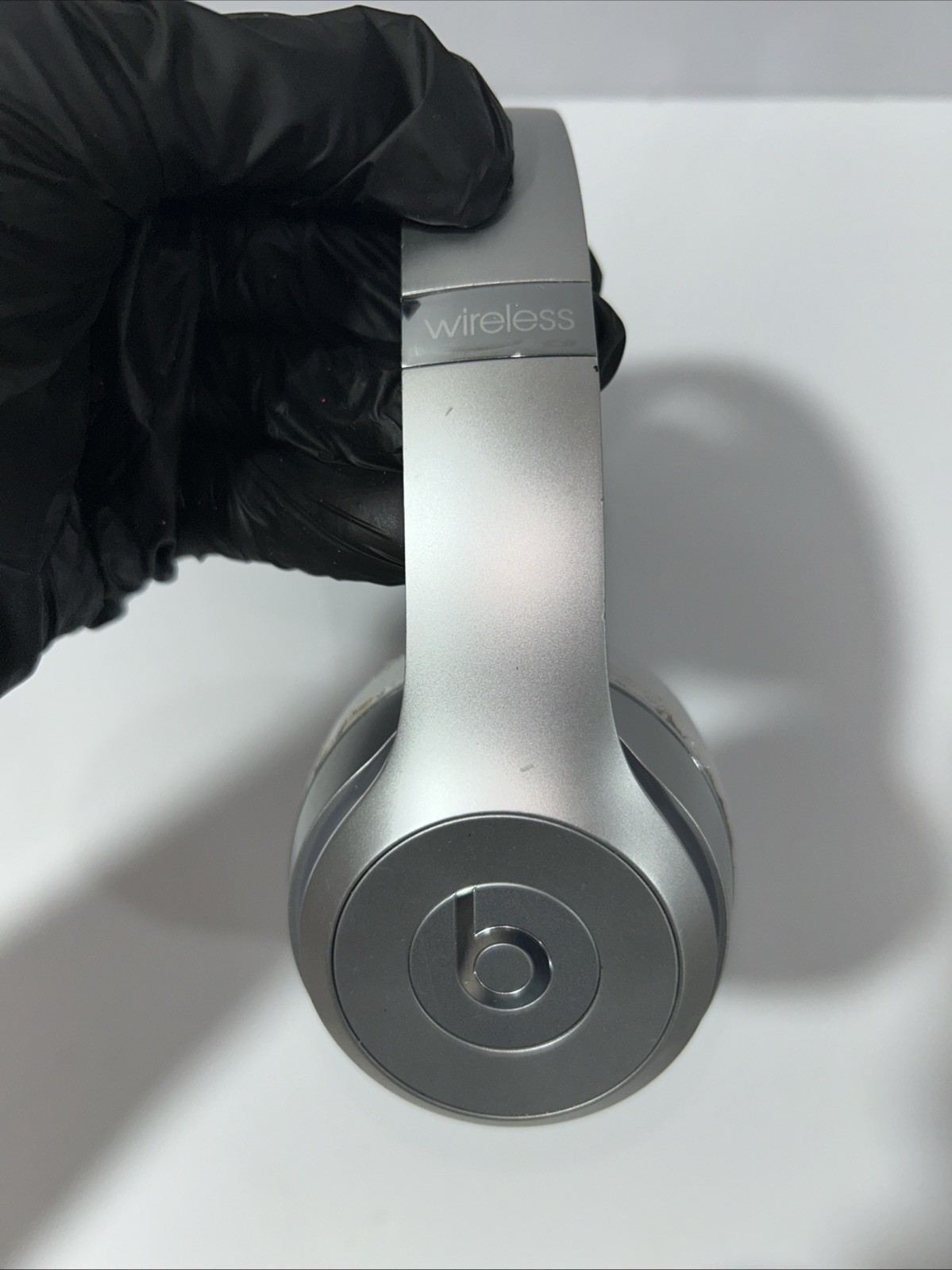 Beats by Dr. Dre Solo3 Wireless Needs New Pads Headphones White Silver
