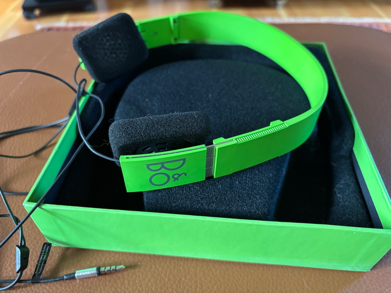 B&O Play by Bang & Olufsen Form 2i Wired Headphones CIB