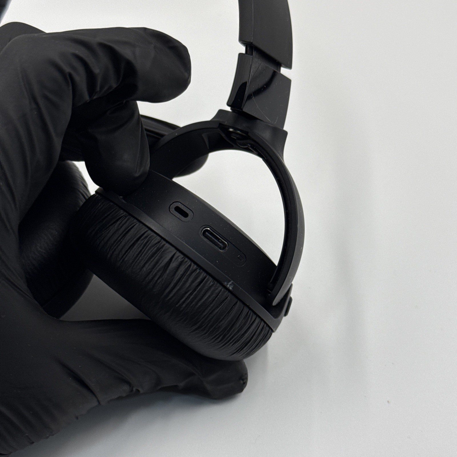 JBL Tune 670NC Wireless On-Ear Headphones with Adaptive Noise Cancelling – Great
