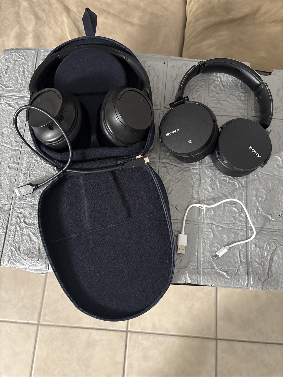 Sony WH-CH720N & Sony XB950B1 Extra BassHeadphones Black. Tested & Work /Read