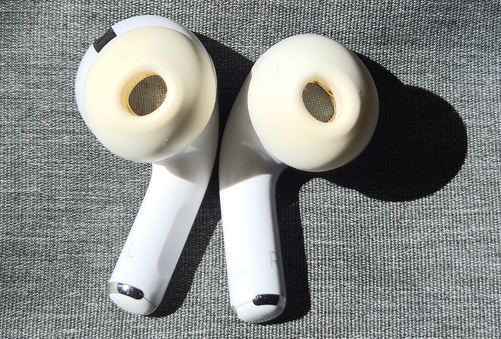 Apple AirPods Pro (1st Generation) – Genuine – 6 Months Usage