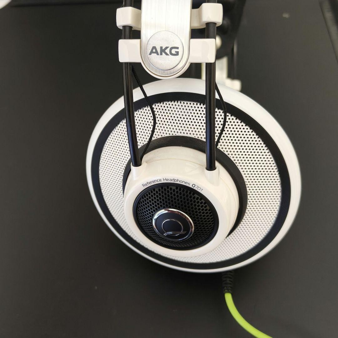 AKG Q701 Quincy Jones Reference Headphones White Tested Works w/box JP Rare O66