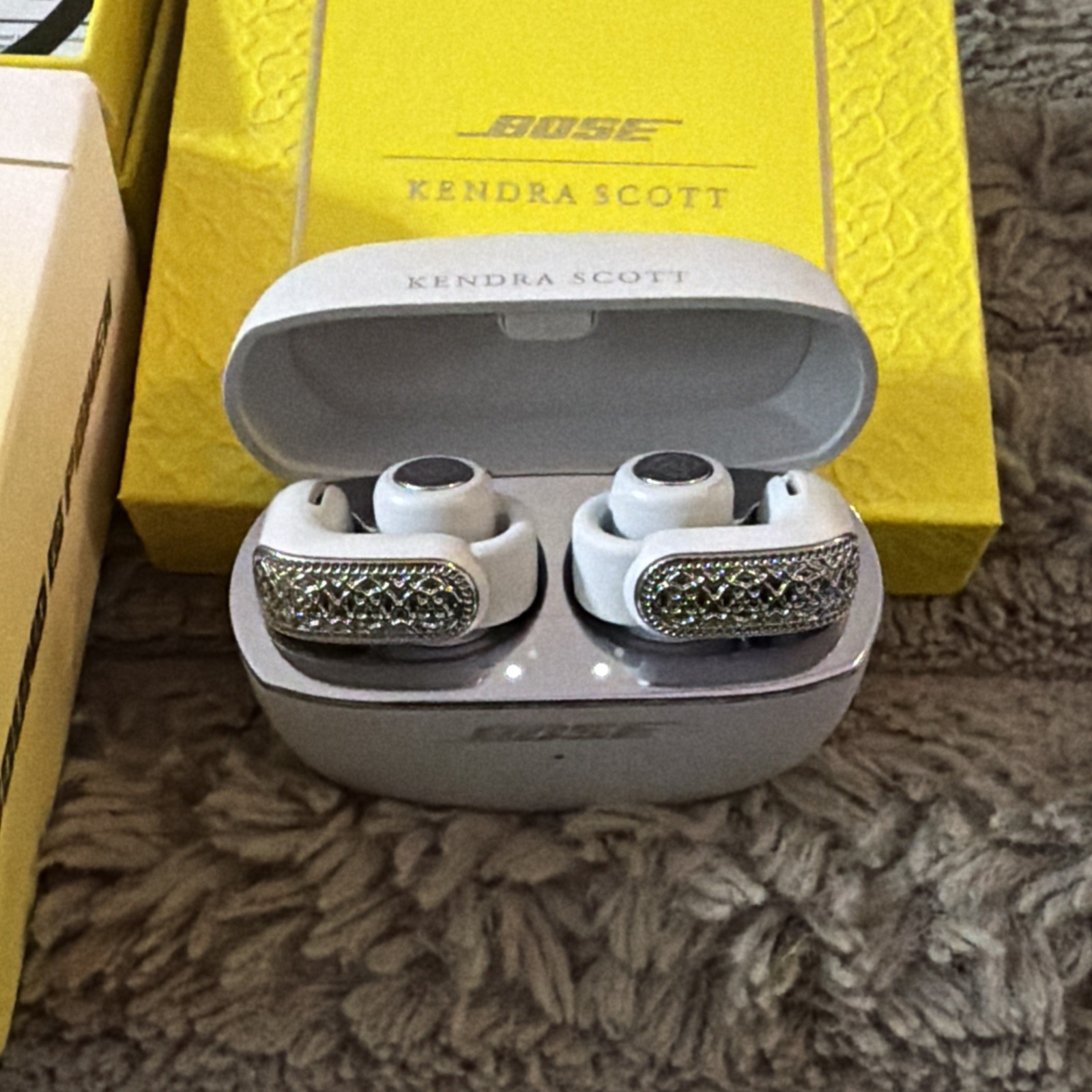 Bose x Kendra Scott Ultra Open Earbuds – Rhodium Filigree “Open Box”