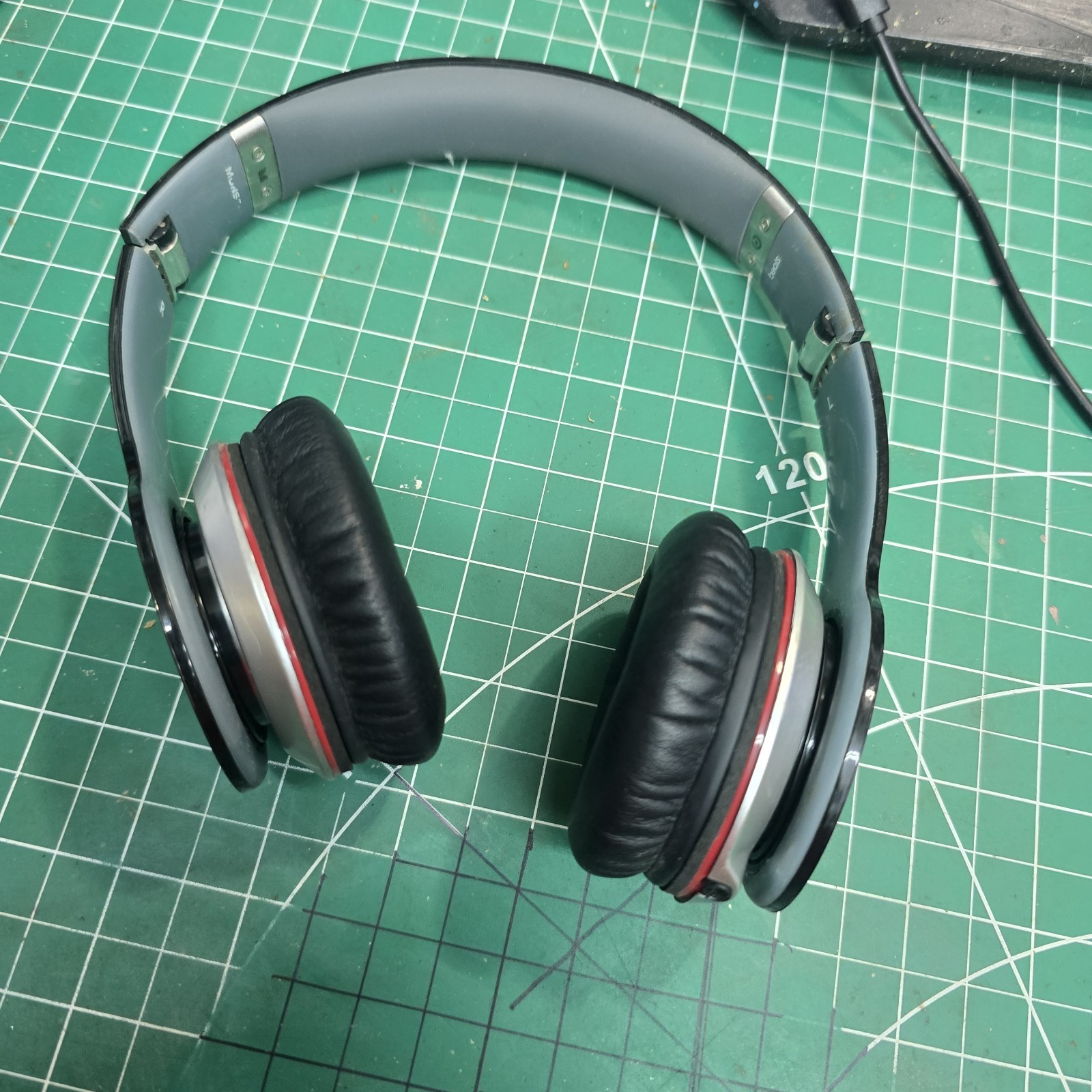 Beats By Dr Dre Monster Solo Hd Black Red And Gray Head Phones