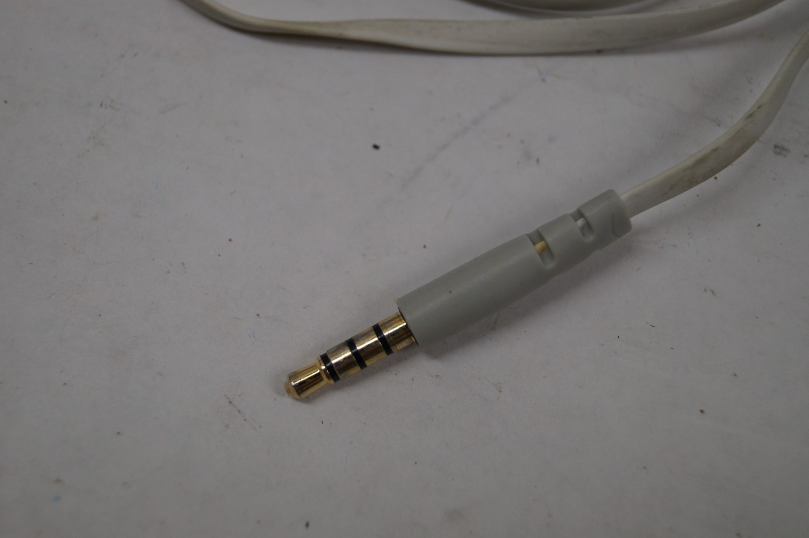 KLIPSCH Wired Earbuds in Ear Model Unknown White WORKING D321