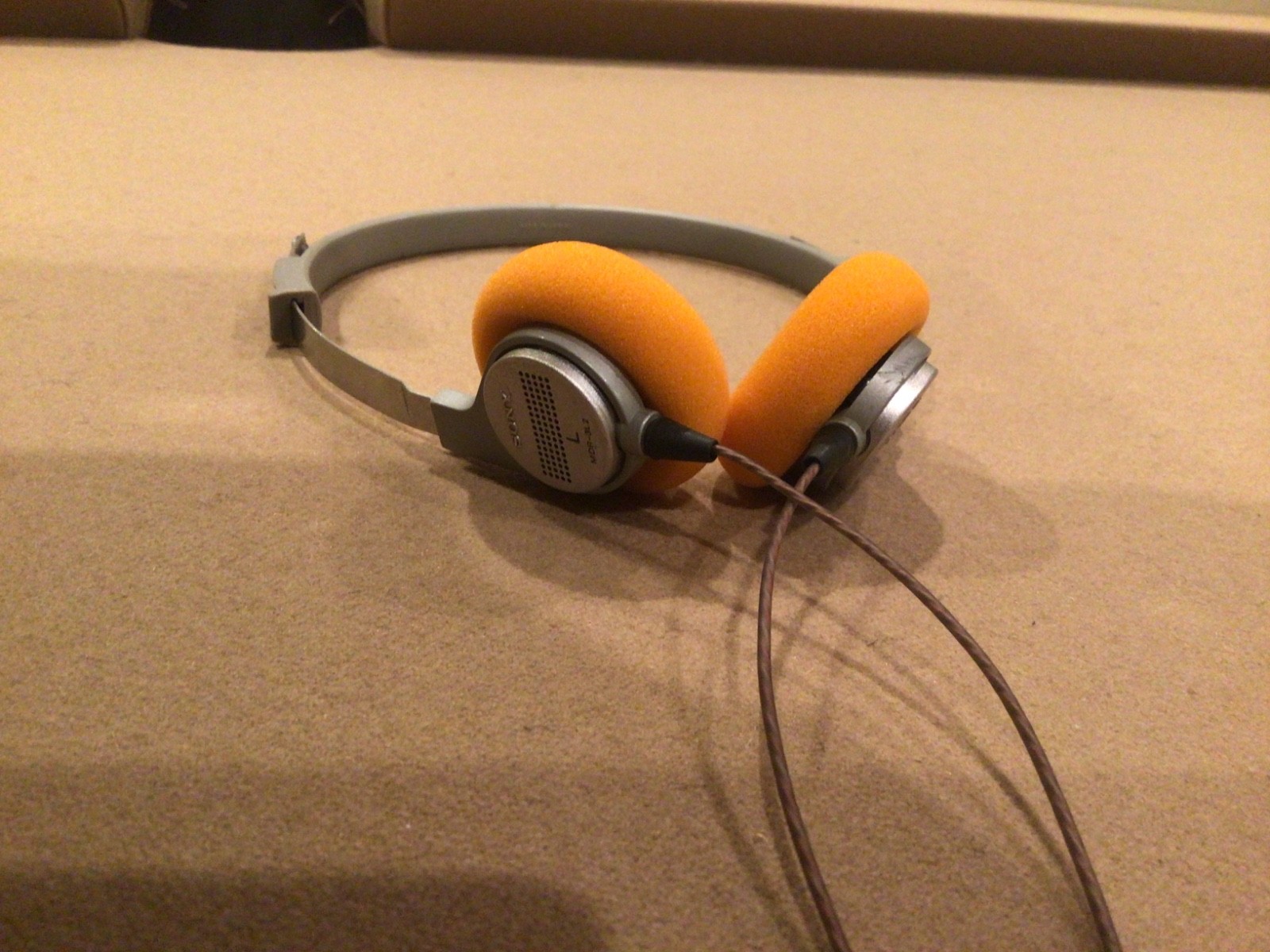 Iconic 1979 Sony MDR-3L2 Headphones: Sound Great with New Ear Pads and Cord