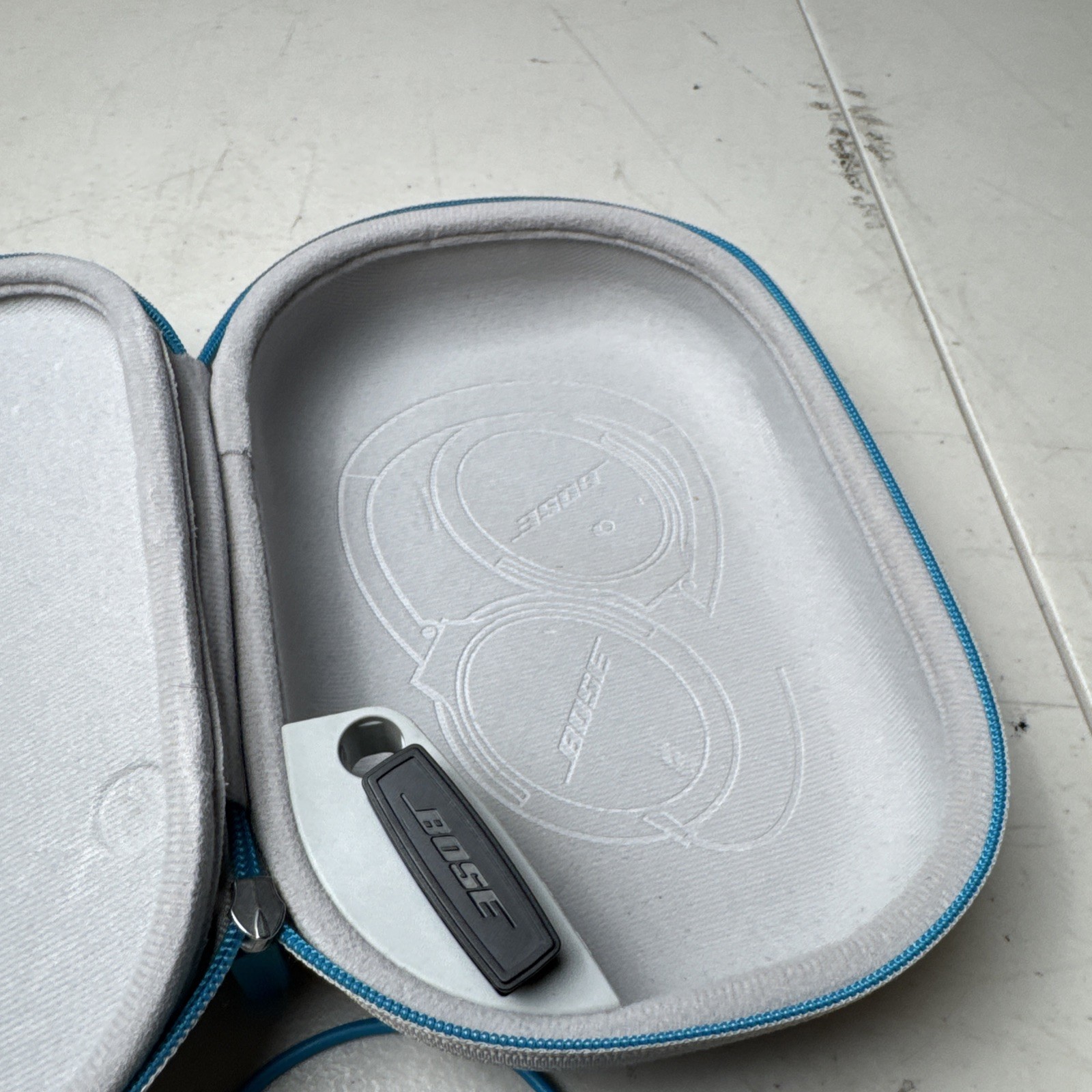 Bose QuietComfort Over the Ear Wireless Headphones – White Gray Blue