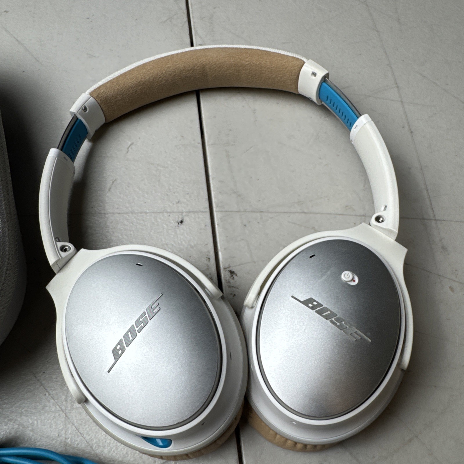 Bose QuietComfort Over the Ear Wireless Headphones – White Gray Blue