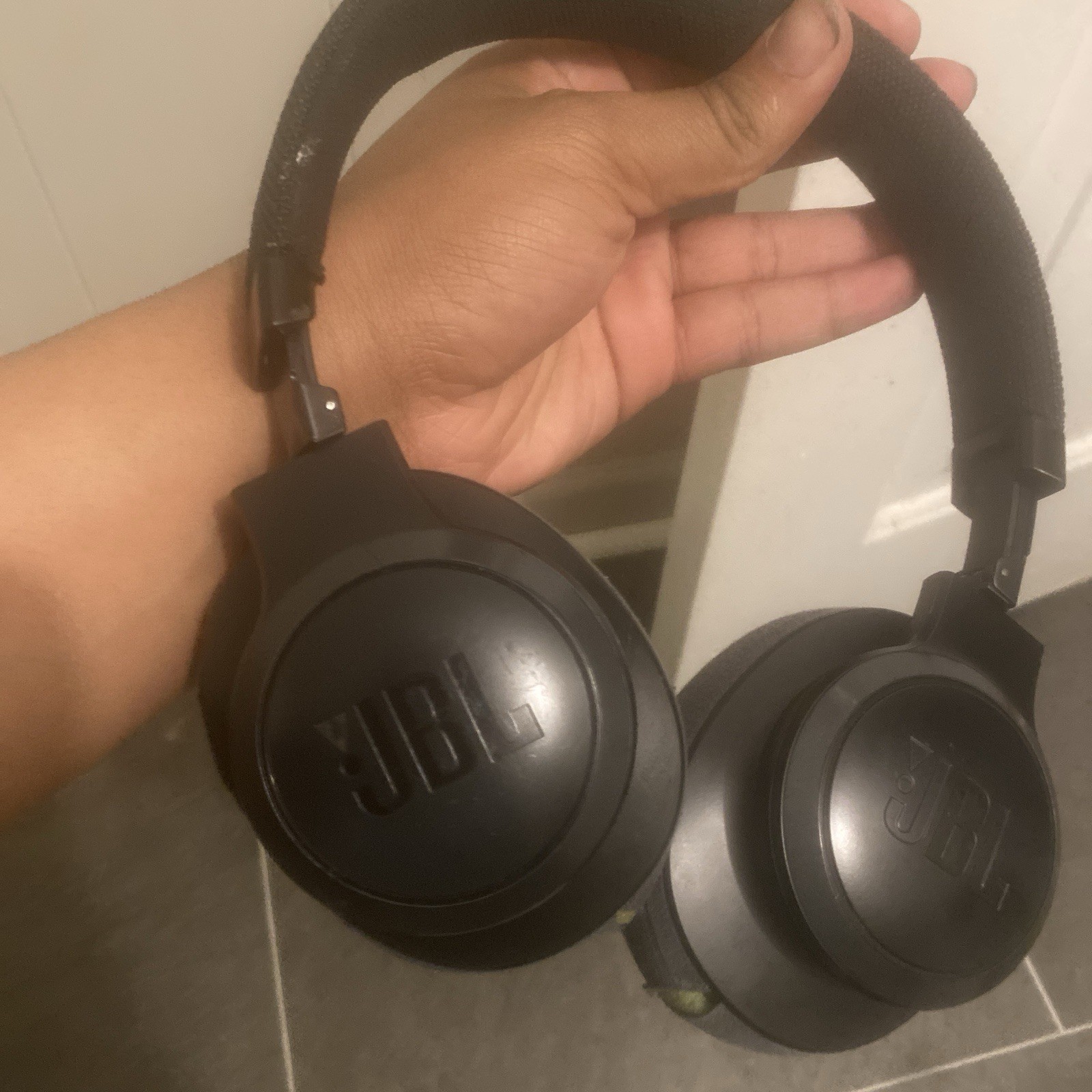 JBL Black Over-Ear Headphones Headband Double Earpieces Ear-Cup (Over the Ear)