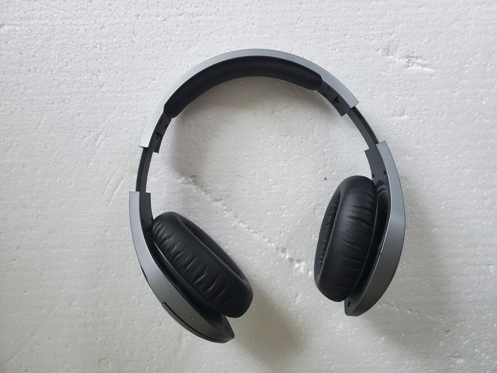 Velodyne vBold Over-Ear Wireless Bluetooth Headphones – Satin Silver