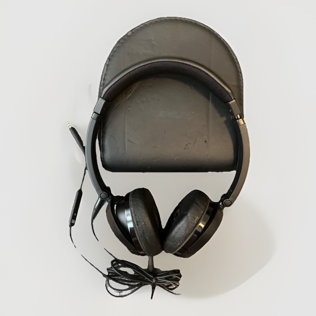 Bose On Ear Headphones Black 3.5 mm Audio Jack TESTED & Works Adjustable ~Case