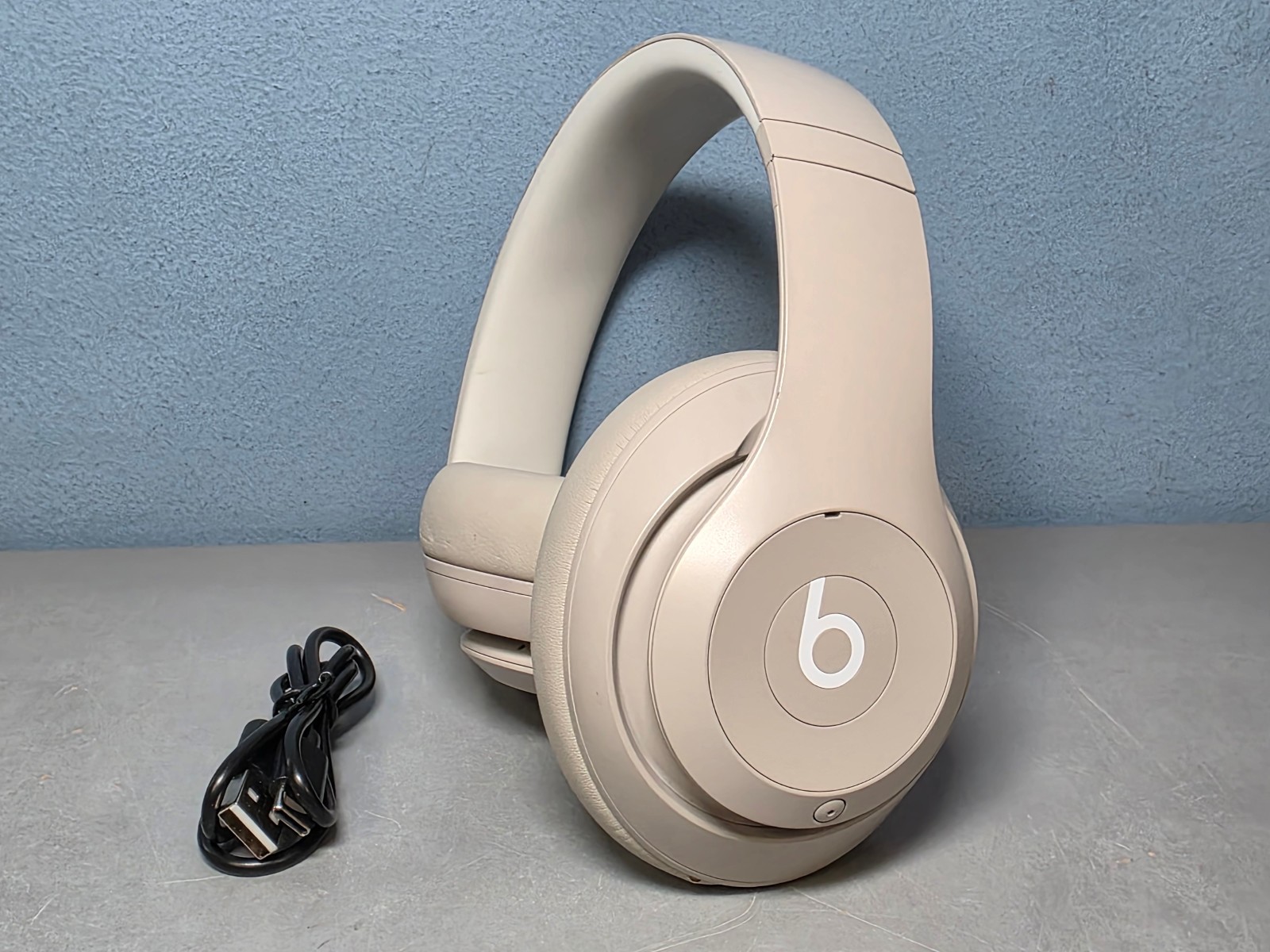 Beats Studio Pro Wireless Bluetooth Headphones w/Cord Sandstone Preowned