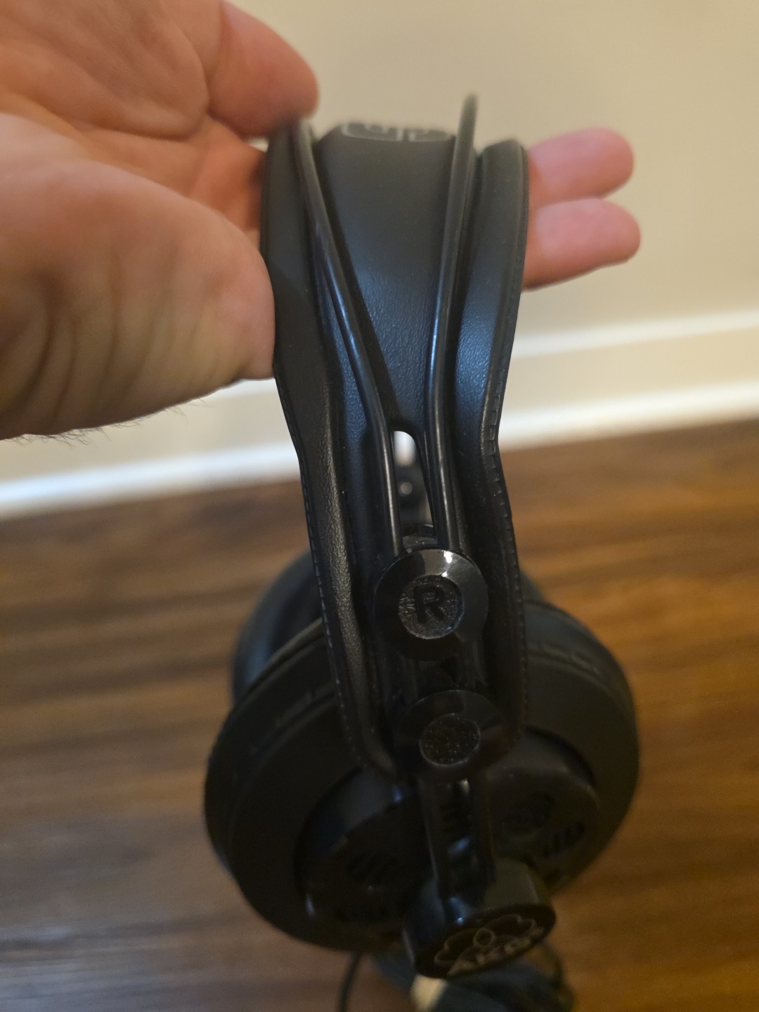 AKG STUDIO MONITOR HEADPHONES