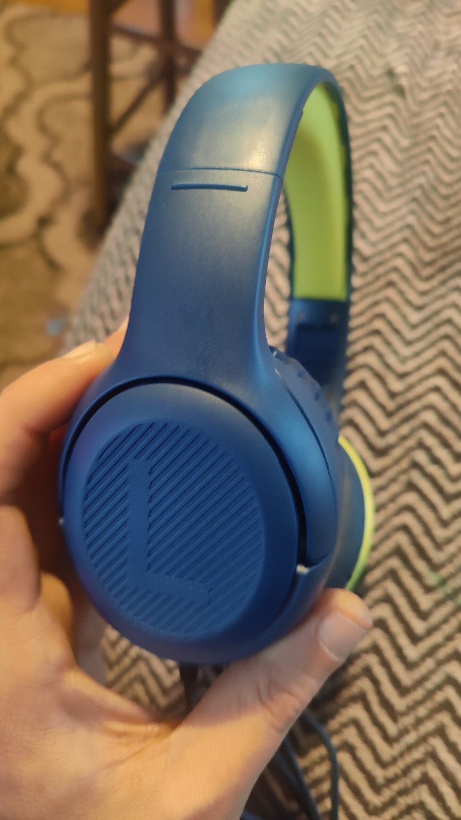 Headphones Adjustable Sound Choose Between 94db-84db Pause And Unpause Button