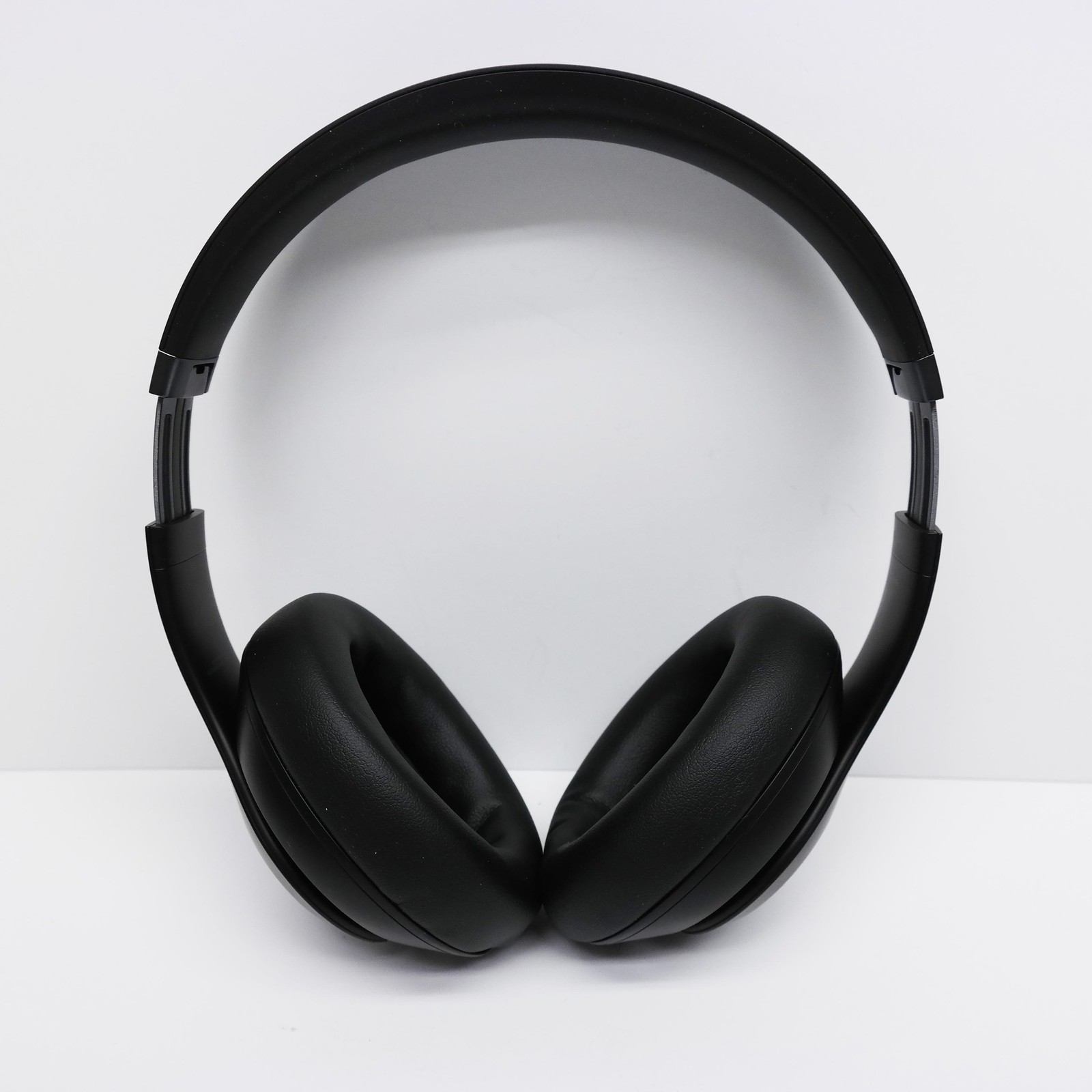 Beats by Dr. Dre Studio Pro Over Ear Headphones MQTP3LL/A Black READ