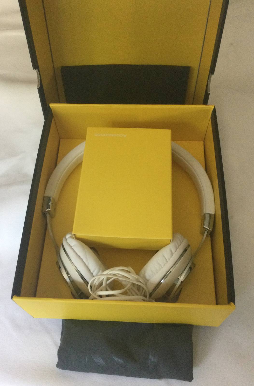 REALM SCOSCHE RH600bk REFERENCE GRADE ON EAR HEADPHONES NIB