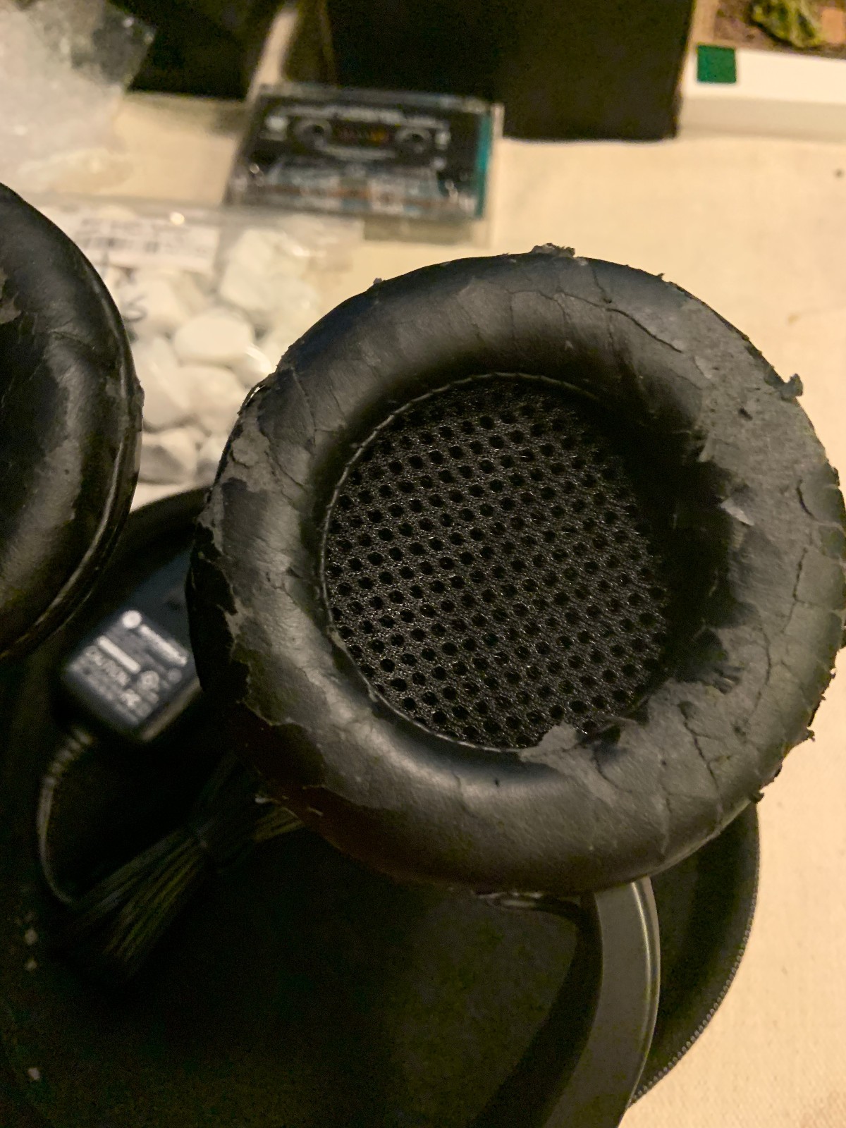 Motorola S805 Headphones w/ Case and Charger – NEED NEW FOAM