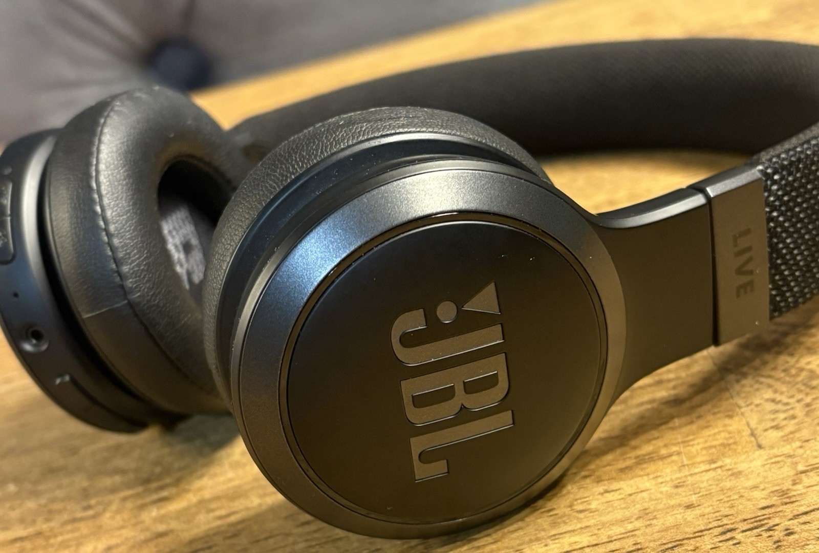 JBL Live 460NC Wireless On-Ear Noise-Cancelling Headphones – Black Open Box