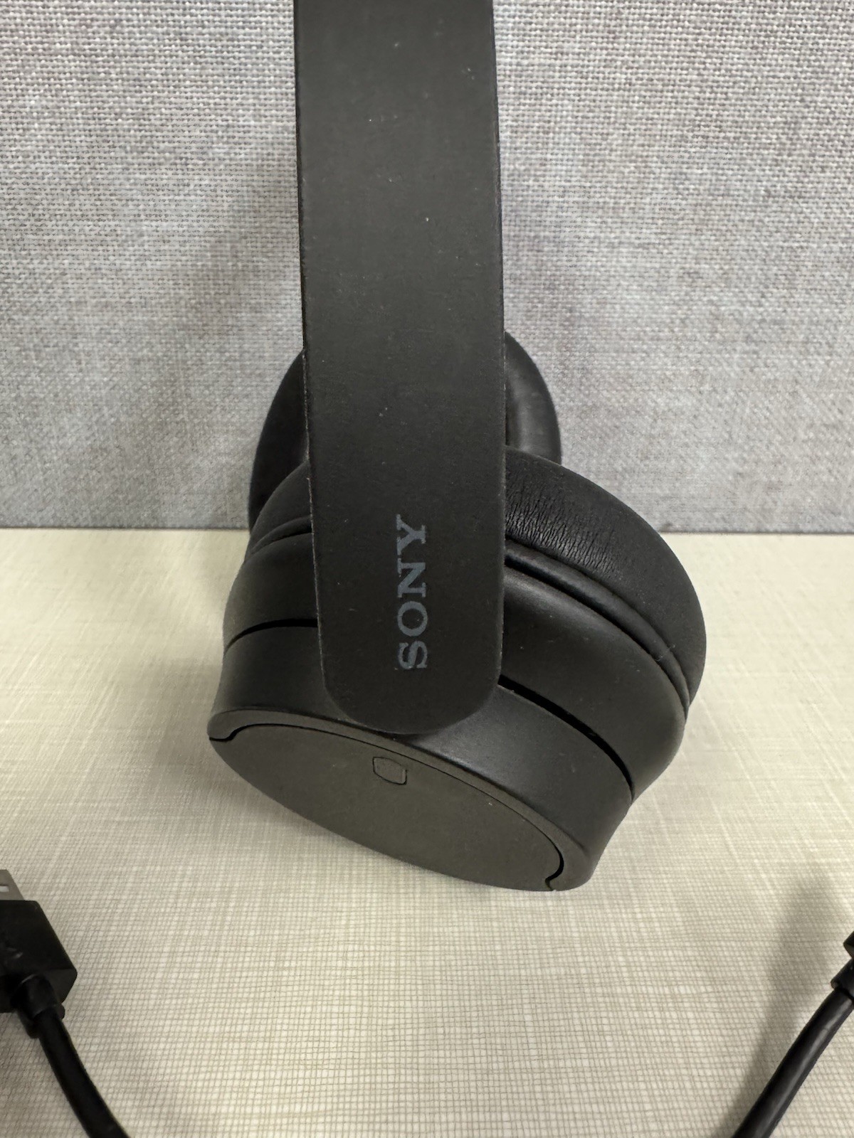 Sony WH-CH720N Noise Canceling Wireless Headphones with case YY2966 – Black