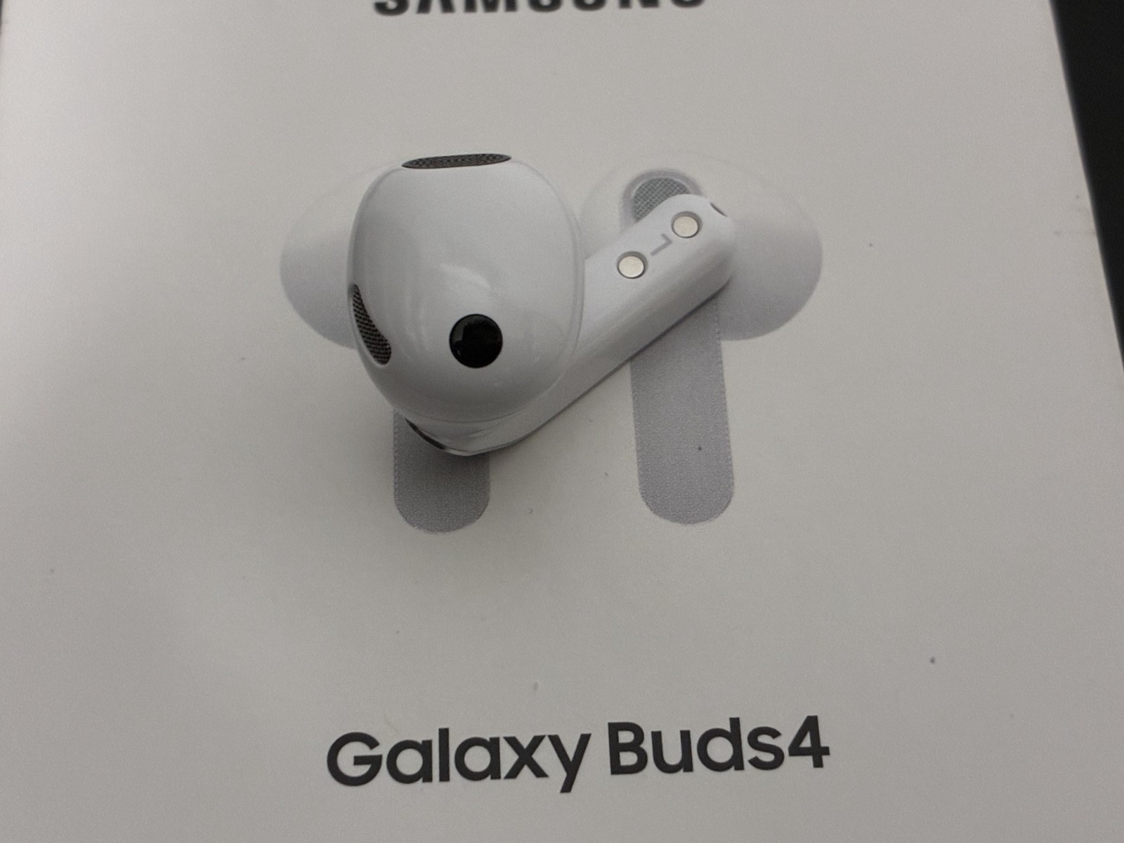 Original Samsung Galaxy Buds4 SM-R540N Earbuds – White- Left Side (L)