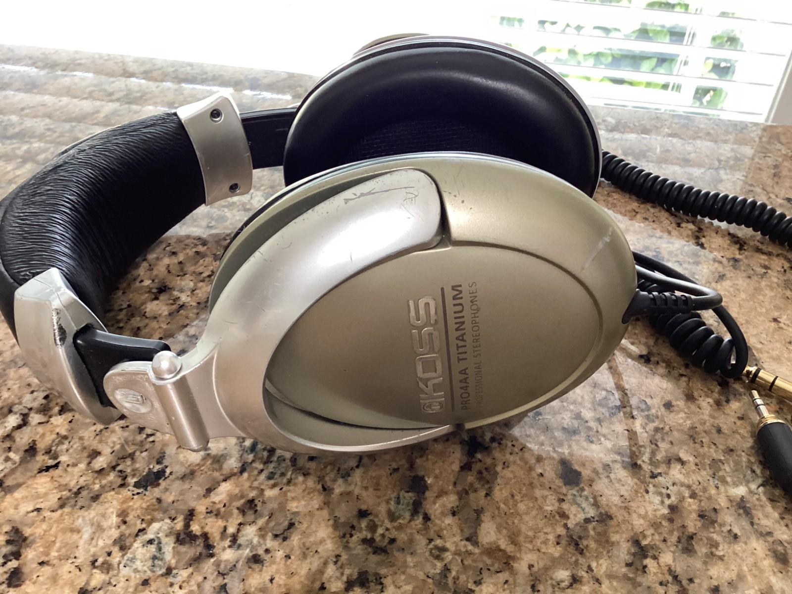 Koss Pro4AA Titanium Professional Stereophones (USED GOOD) PLEASE SEE PHOTOS.