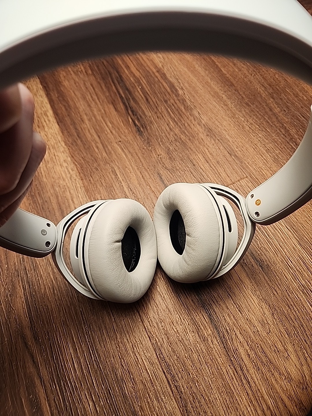 Sony YY2958 Wireless On-Ear Bluetooth Headphones White WH-CH520