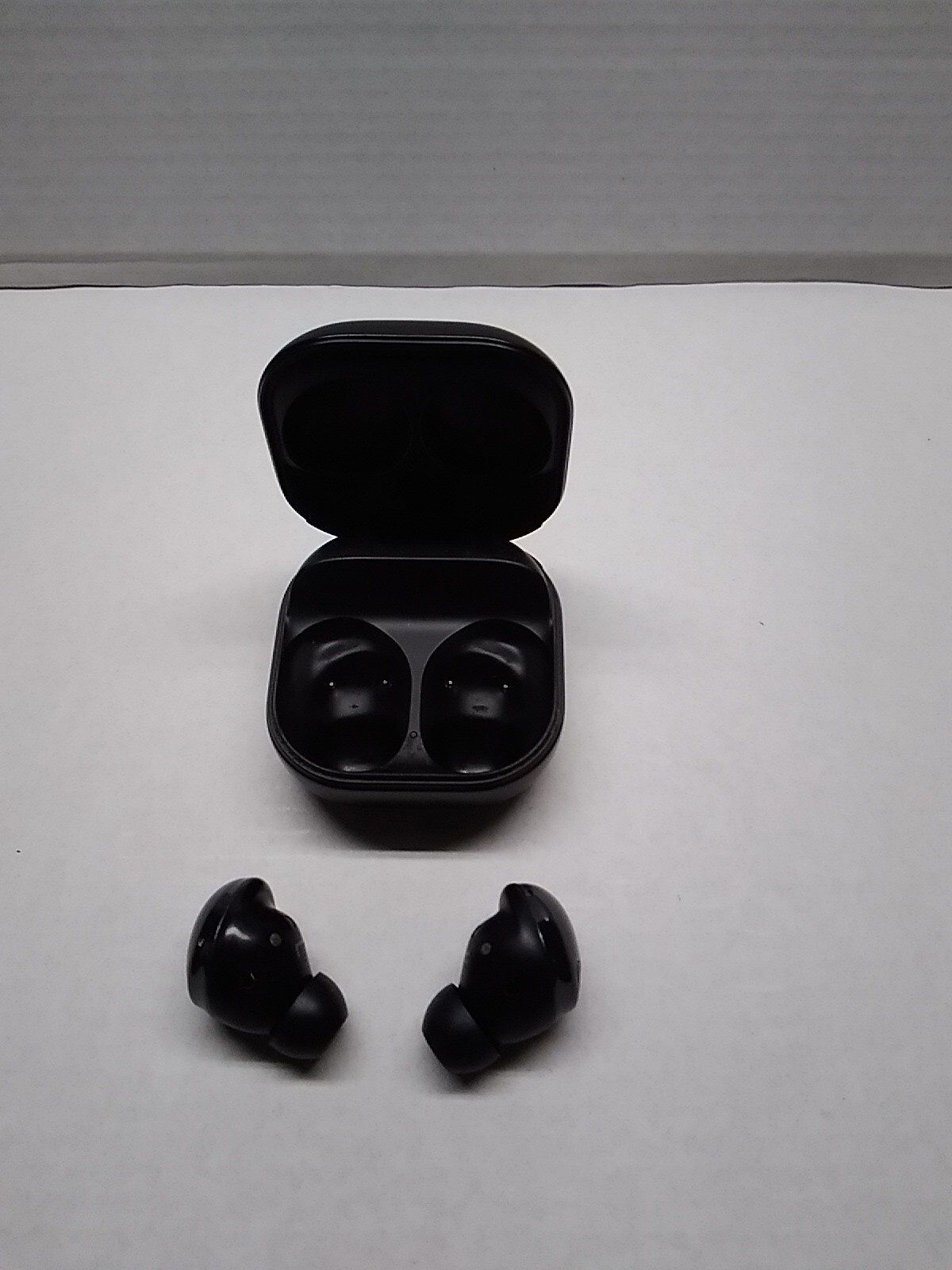 USED Samsung Galaxy Buds Pro SM-R190 Phantom Black/Water Resistant Cover Bundle