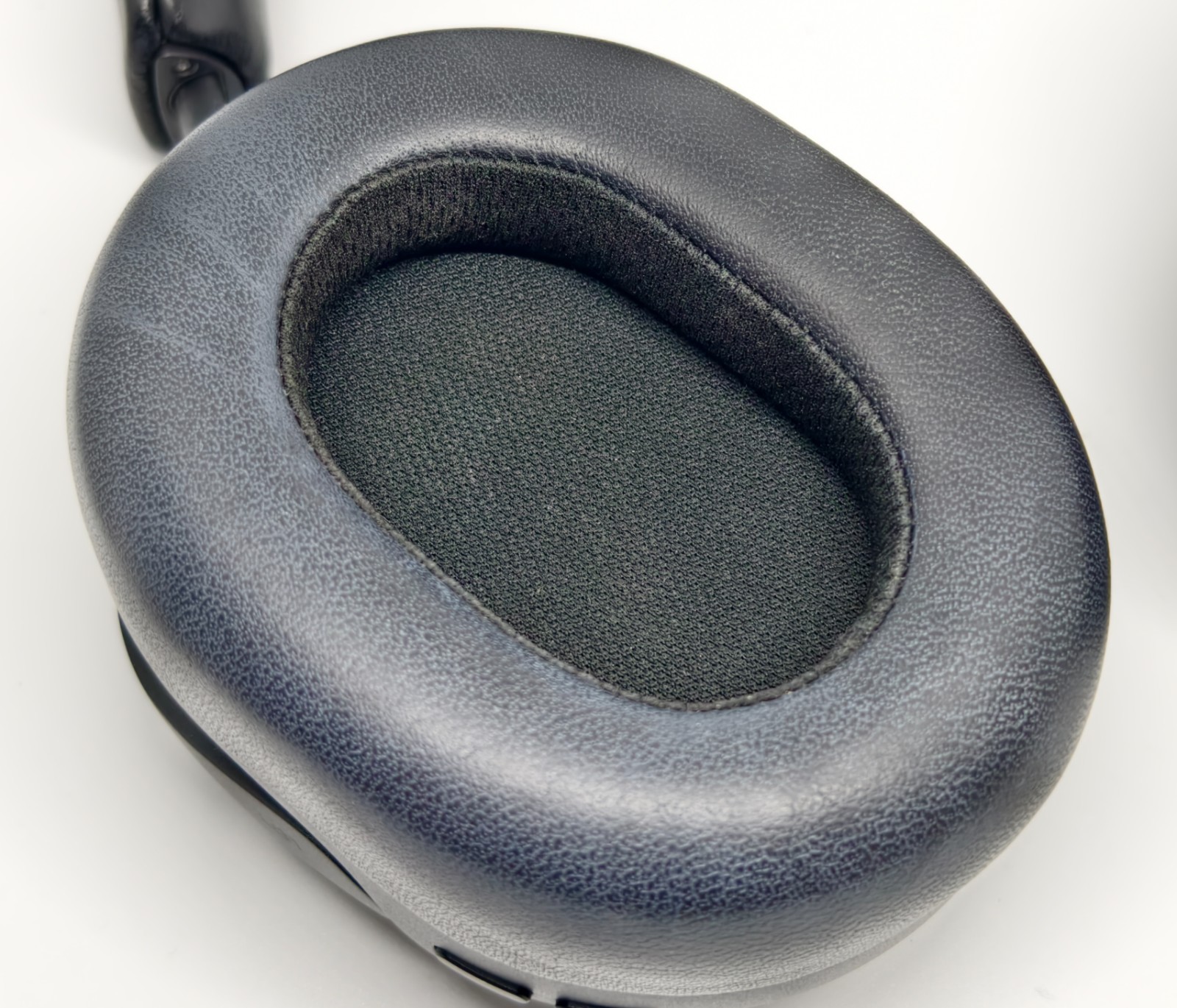 Mark Levinson No.5909 Noise Cancelling Headphones Hi Res LDAC Harman Sound