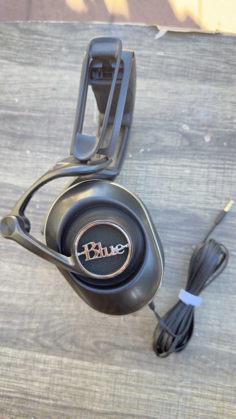 Blue LOLA Black Hi-Fi Headphones