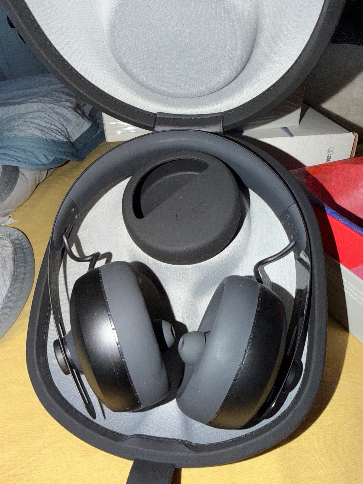 nura Nuraphone Over-Ear Headphones Black/Gray Headband w/ Case Box
