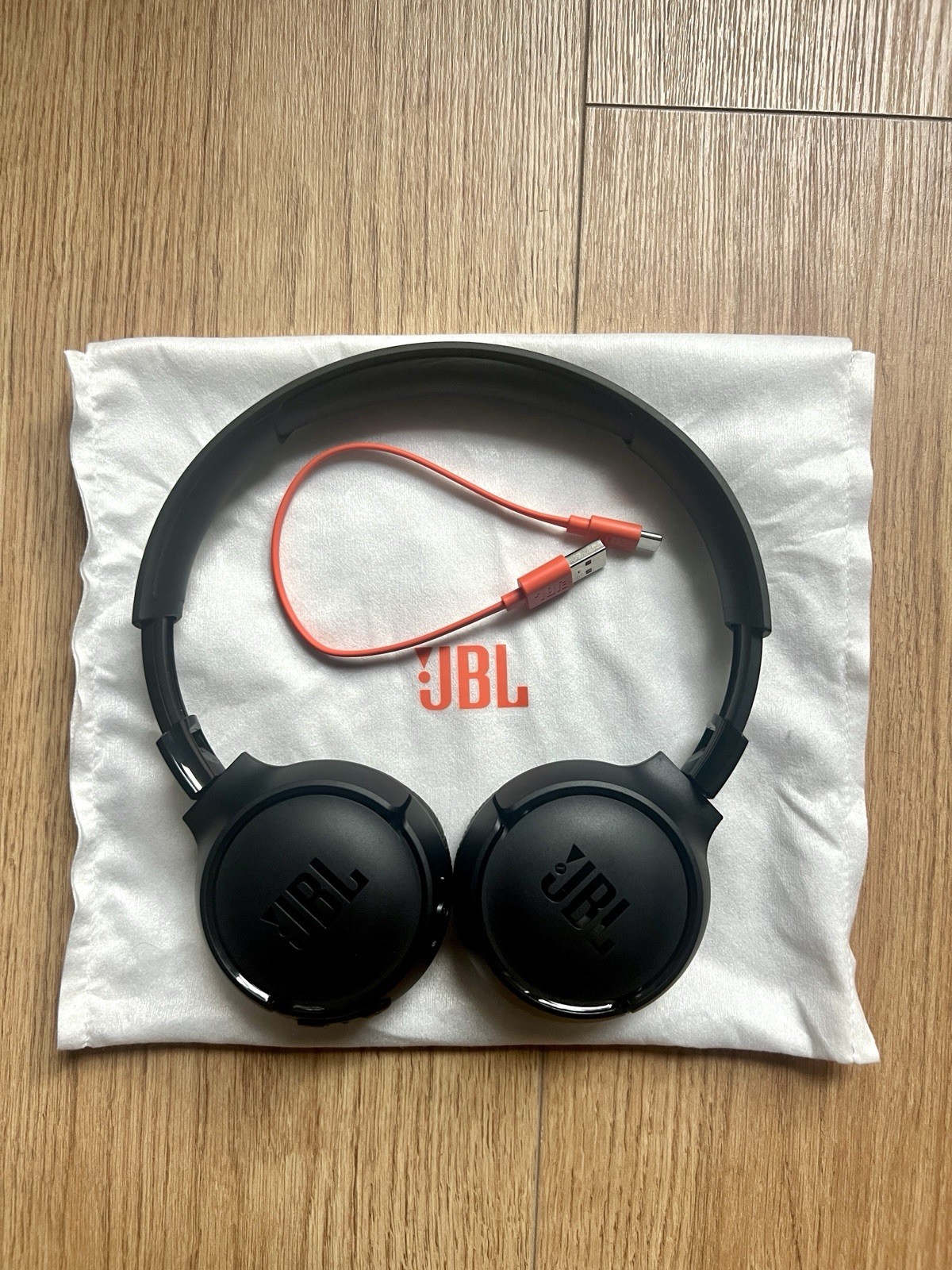 JBL Tune 520BT Wireless Bluetooth On-Ear Headphones Black w/ Cable & Dust Bag