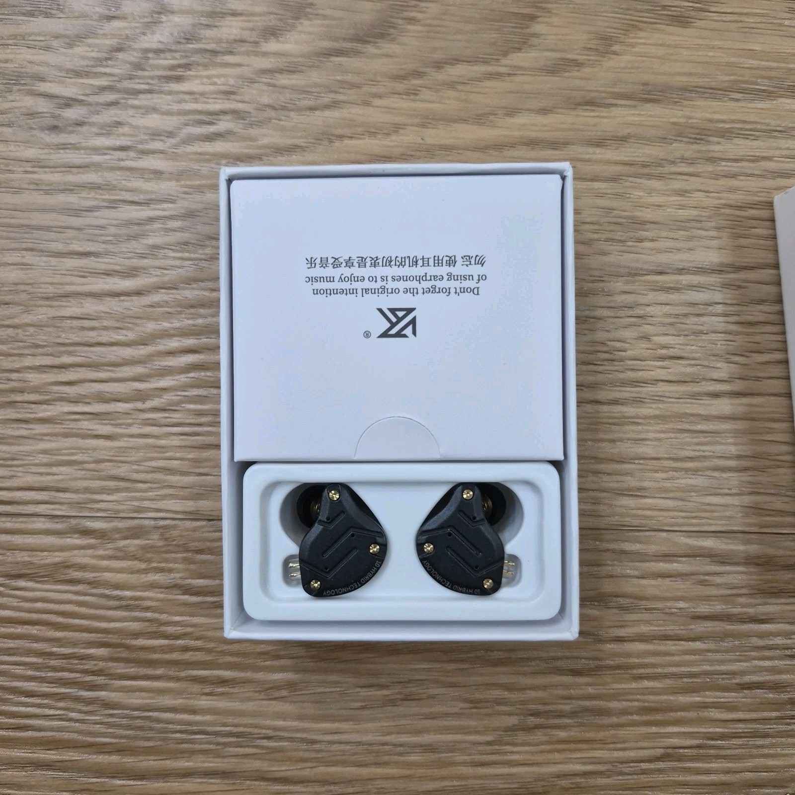 KZ ZS10 Pro 4BA+1DD 5 Driver In-Ear Hifi Metal Earphones With Detachable Cable