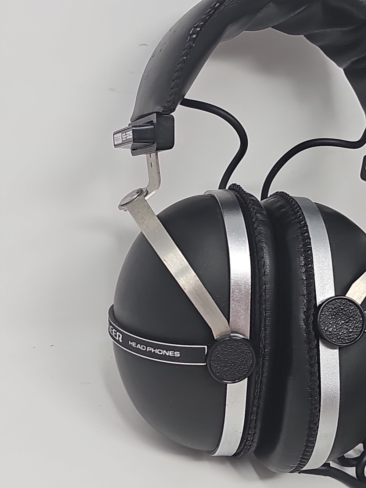 Pioneer SE-305 Stereo Over the Ear 1/4″ Jack Black Headphones