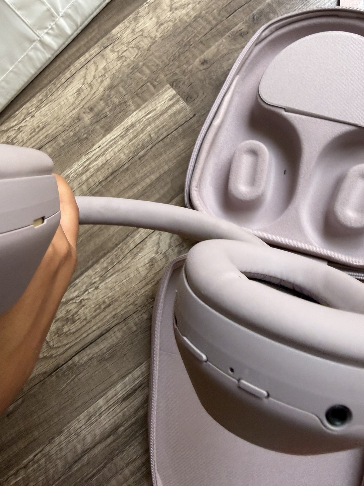 Sony Over-Ear Headphones Beige 3.5mm Jack w/ Hard Carry Case & Cable