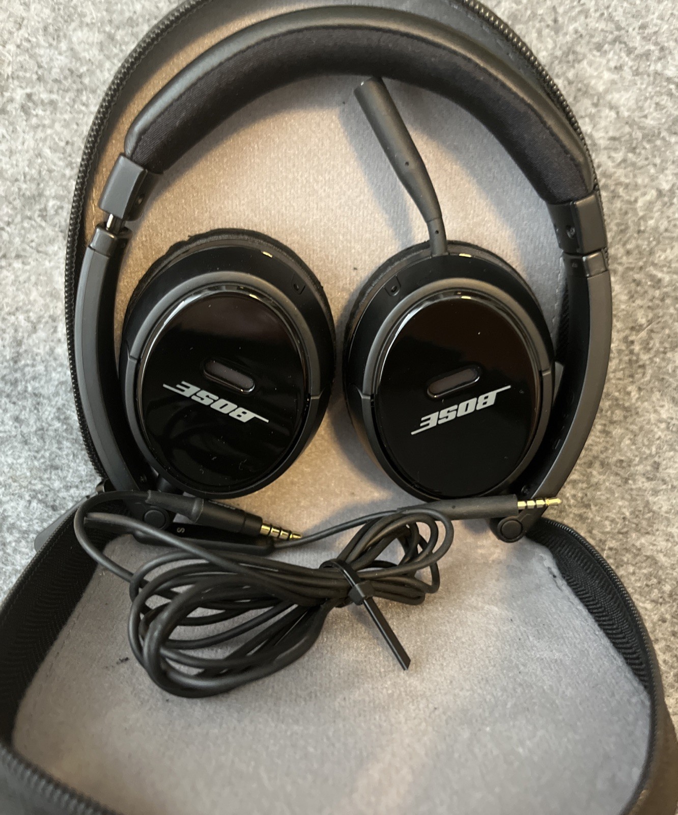 Bose On Ear Headphones Black 3.5 mm Audio Jack TESTED & Works Adjustable ~Case