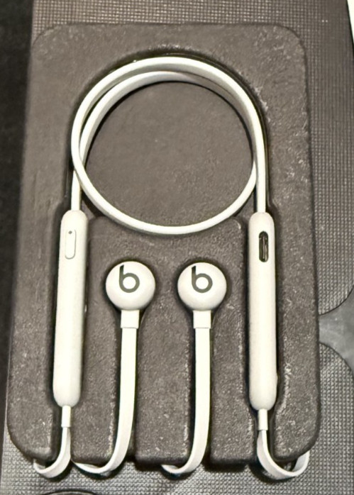 Beats by Dr. Dre Flex Wireless In-Ear Headphones – Smoke Gray – NOT CHARGING